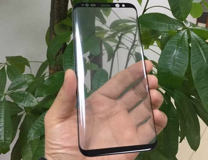 Galaxy S8: Cảm biến vân tay mặt sau, bỏ logo Samsung phía trước, kèm dock phụ kiện ảnh 1 Galaxy S8: Cảm biến vân tay mặt sau, bỏ logo Samsung phía trước, kèm dock phụ kiện ảnh 1