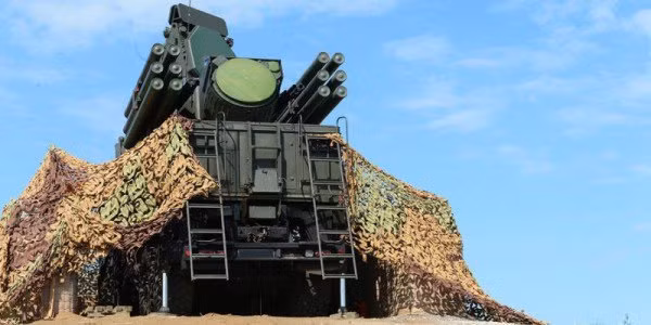 Hệ thống phòng không tầm thấp Pantsir -S1 trên sân bay Kmeimim. Ảnh minh họa Masdar News