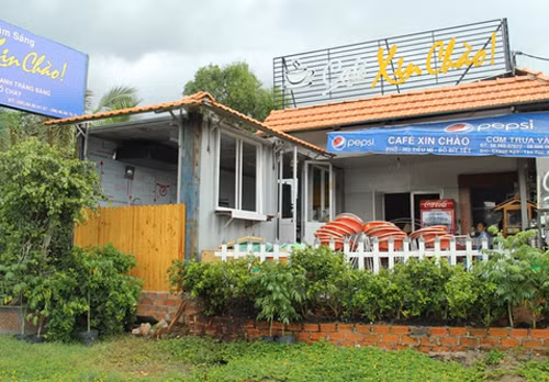 Chiếc container đặt trước quán cà phê Xin Chào bị cho là vi phạm trật tự xây dựng