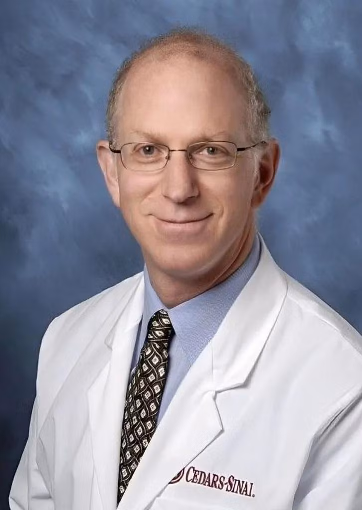 Bác sĩ Howard Sandler, tác giả chính của bài báo, trưởng khoa ung thư bức xạ tại Cedars-Sinai Cancer, Howard Sandler. Ảnh Cedars-Sinai.