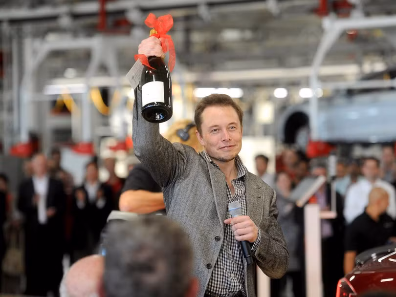 Một ngày “bận rộn đến từng giây” của Elon Musk, chủ hãng xe điện Tesla ảnh 15 Một ngày “bận rộn đến từng giây” của Elon Musk, chủ hãng xe điện Tesla ảnh 15
