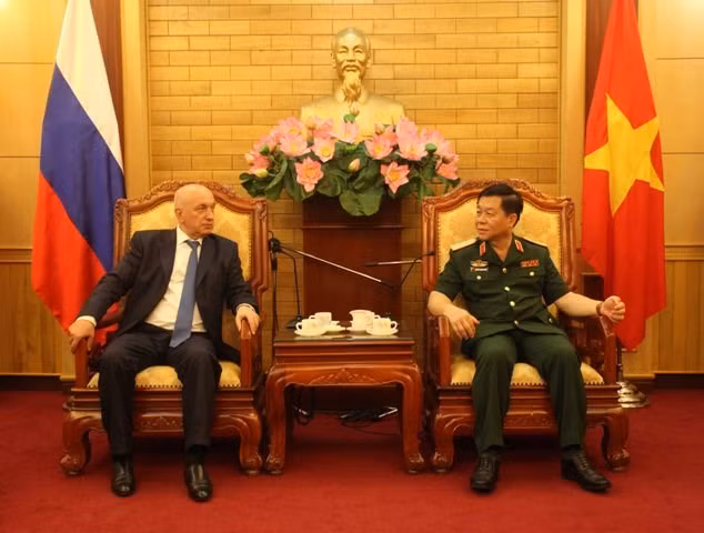 Tướng phản gián quân sự - cơ quan An ninh Liên bang Nga thăm Việt Nam