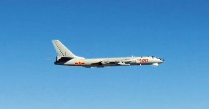 Chiến đấu cơ Trung Quốc bay gần các đảo của Nhật Bản. Ảnh: Japan Air Self-Defense Force