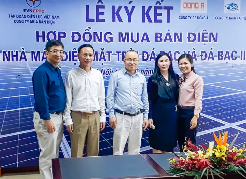 Bà Lý Minh Anh (thứ 2 từ bên phải sang) - Chủ tịch Hội đồng thành viên kiêm Tổng Giám đốc Công ty TNHH Tài Tiến
