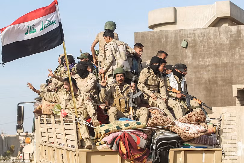 Các binh sĩ người Sunni, Iraq tiến về khu vực phía tây thành phố Mosul