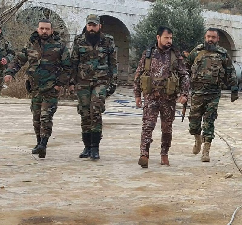 Thiếu tướng Suheil al-Hassan và các sĩ quan tùy tùng trên chiến trường Aleppo