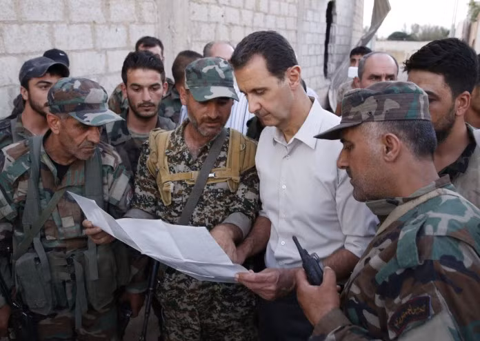 Tổng thống Syria Al-Assad xem sơ đồ trận tuyến Đông Ghouta