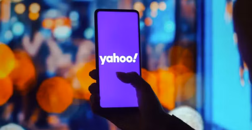 Logo Yahoo được đặt bên ngoài văn phòng của công ty ở Santa Clara, California (Ảnh: AP Photo)