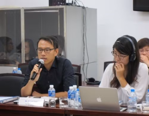 Bạn Hoàng Linh cho biết việc gọi vốn cho các dự án khởi nghiệp công nghệ tại Việt Nam còn nhiều khó khăn do vướng chính sách, quy định pháp luật, bên cạnh đó là thiếu vốn và cơ sở hạ tầng. Bạn Hoàng Linh cho biết việc gọi vốn cho các dự án khởi nghiệp công nghệ tại Việt Nam còn nhiều khó khăn do vướng chính sách, quy định pháp luật, bên cạnh đó là thiếu vốn và cơ sở hạ tầng.