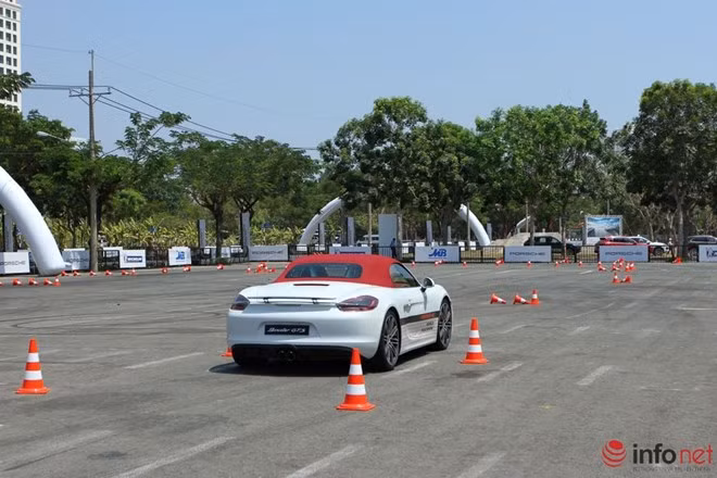Lái thử siêu xe Porsche tại Việt Nam: Từ sợ hãi đến phấn khích ảnh 12 Lái thử siêu xe Porsche tại Việt Nam: Từ sợ hãi đến phấn khích ảnh 12