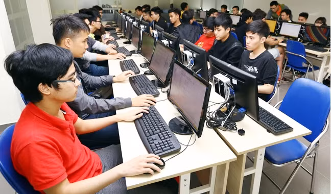 Đào tạo nguồn nhân lực công nghệ thông tin tại Trường đại học FPT.