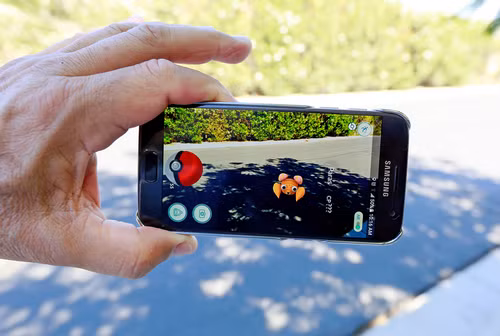 Pokemon Go là game giúp thực tế tăng cường được nhiều người biết tới hơn. vi-sao-ar-vr-la-xu-huong-cong-nghe-tuong-lai-gan-1