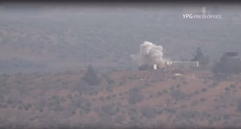 Lực lượng dân quân người Kurd tấn công xe tăng quân đội Thổ Nhĩ Kỳ ở Afrin - ảnh minh họa video YPG Press