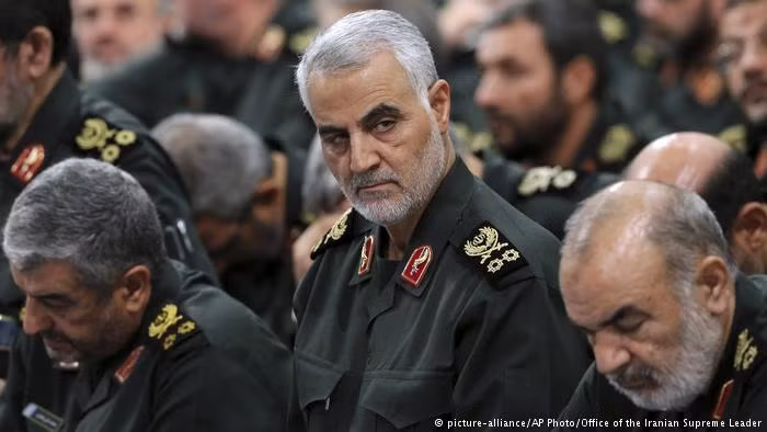 Thiếu tướng Qassem Soleimani, tư lệnh trường lực lượng Vệ binh Cách mạng Hồi giáo Iran sẽ chỉ huy chiến dịch tấn công trên sa mạc tỉnh Homs - ảnh South Front