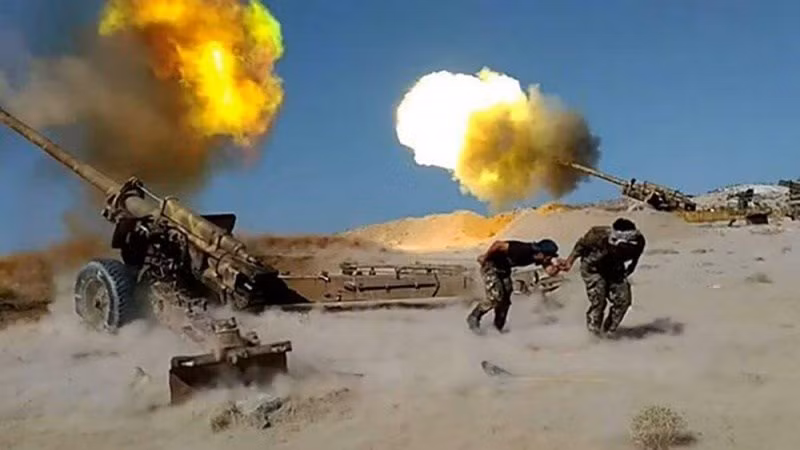 Lực lượng pháo binh - tên lửa quân đội Syria đánh phá chiến tuyến của các nhóm Hồi giáo cực đoan ở Hama, Idlib. Ảnh: South Front.