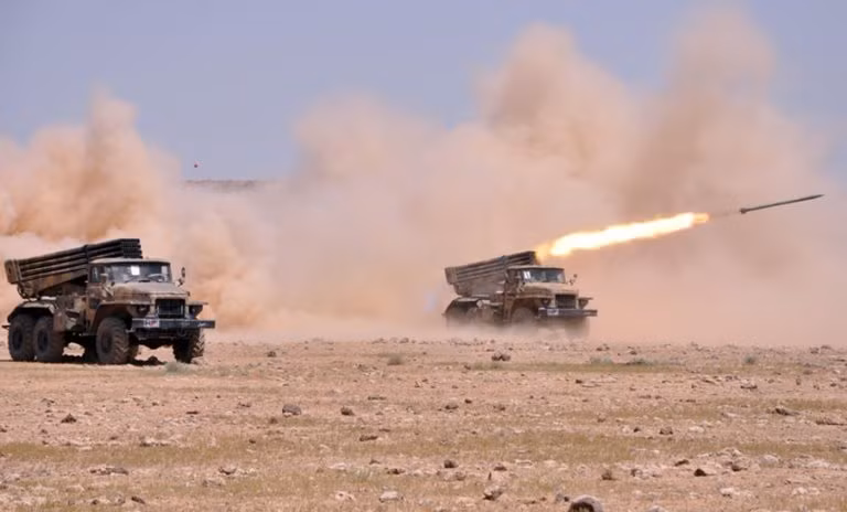Lực lượng pháo binh quân đội Syria đánh phá dữ dội chiến tuyến của lực lượng Hồi giáo cực đoan ở Idlib, Hama. Ảnh minh họa: South Front.