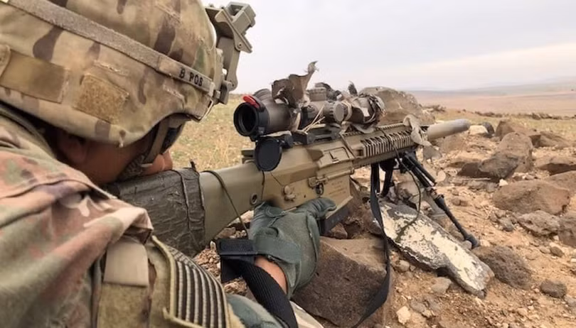 Lính Mỹ sử dụng súng bắn tỉa M110 SASS trên chiến trường Trung Đông (Iraq - Syria).