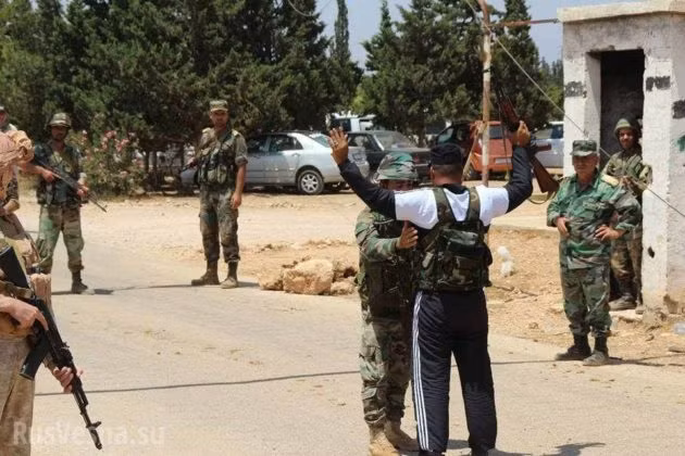Phiến quân Syria lũ lượt nộp vũ khí ra hàng tại Hama ảnh 4