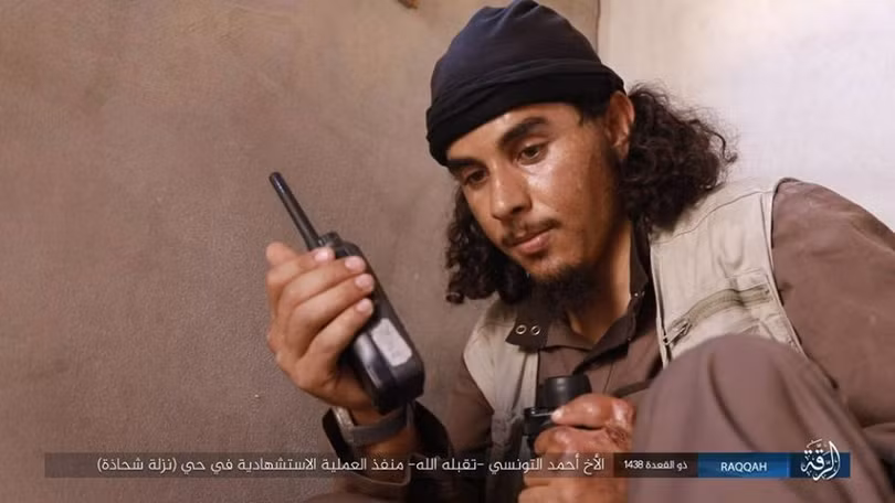 IS tung 4 xe bom tự sát tấn công liên tiếp người Kurd tại Raqqa ảnh 3