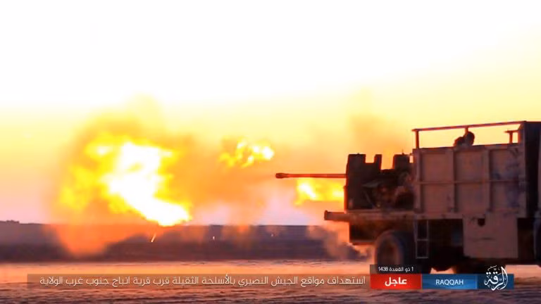 Hỏa lực pháo binh IS tấn công quân đội Syria ở Raqqa