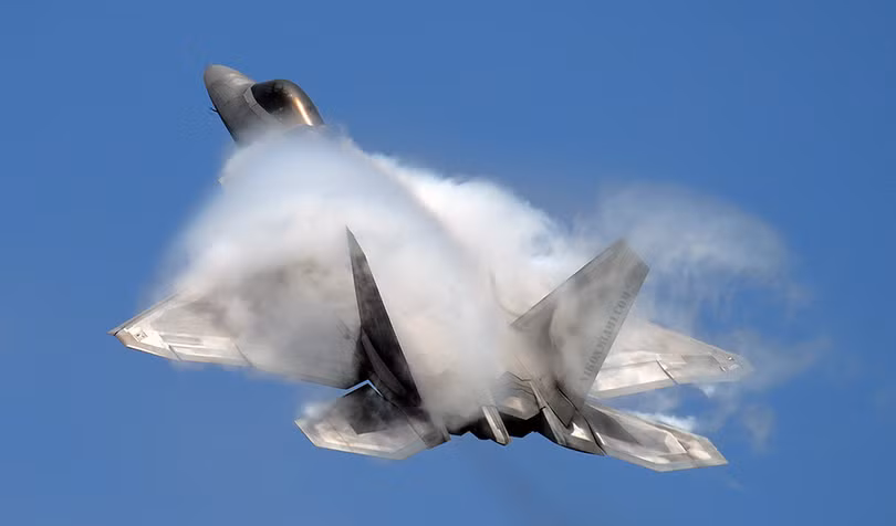 Mãn nhãn F-22 khoe kỹ năng bay siêu cấp ảnh 1