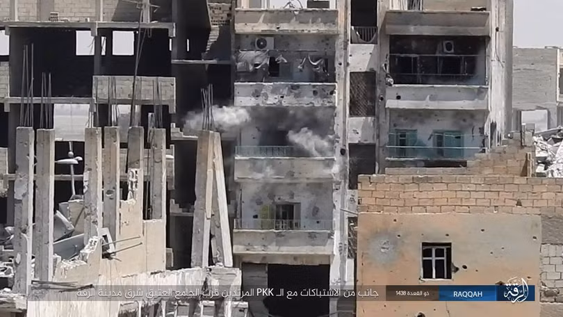 IS tung 7 xe bom tự sát đánh chặn người Kurd tại tử địa Raqqa (video) ảnh 5