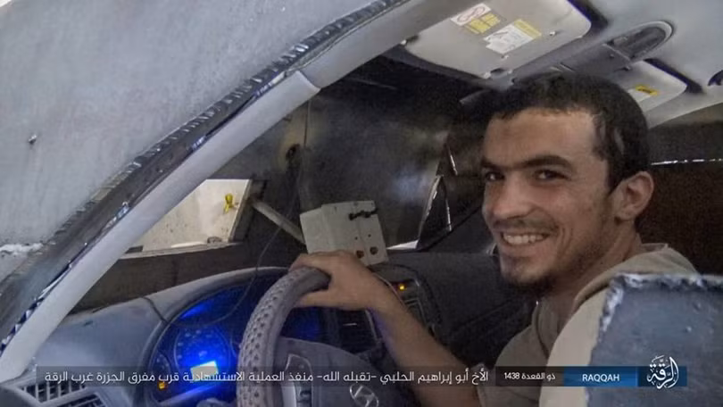 IS tung 4 xe bom tự sát tấn công liên tiếp người Kurd tại Raqqa ảnh 2