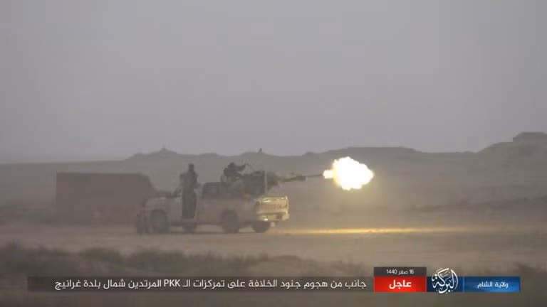 Khủng bố IS tấn công lực lượng SDF ở Deir Ezzor. Ảnh: Amaq.