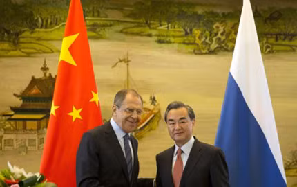 Ngoại trưởng Nga Sergei Lavrov và Ngoại trưởng Trung Quốc Vương Nghị