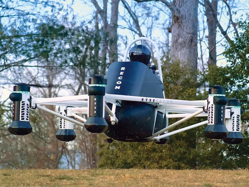 eVTOL có 6 động cơ cánh quạt nâng đẩy độc lập, có pin sạc riêng. Ảnh E&amp;T