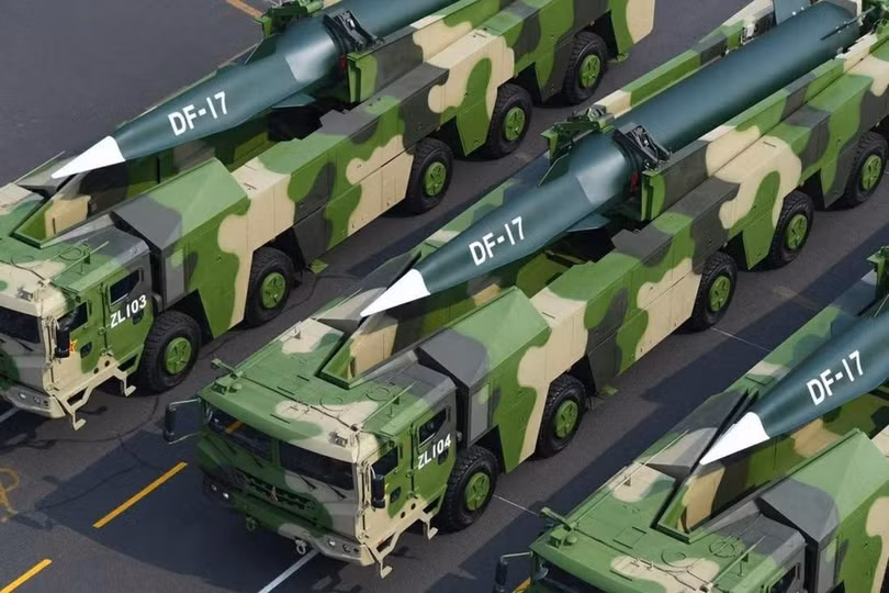 Hệ thống tên lửa siêu thanh DF-17. Ảnh SCMP