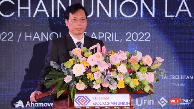 Ông Đặng Minh Tuấn - Chủ tịch Liên minh Blockchain Việt Nam chia sẻ nhiệm vụ chính của VBU. Ảnh: Văn Lâm Ông Đặng Minh Tuấn - Chủ tịch Liên minh Blockchain Việt Nam chia sẻ nhiệm vụ chính của VBU. Ảnh: Văn Lâm