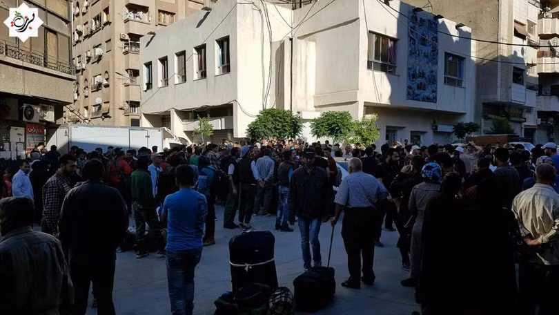 Hàng ngàn phiến quân Syria đầu hàng, di tản khỏi ngoại vi Damascus (video) ảnh 1