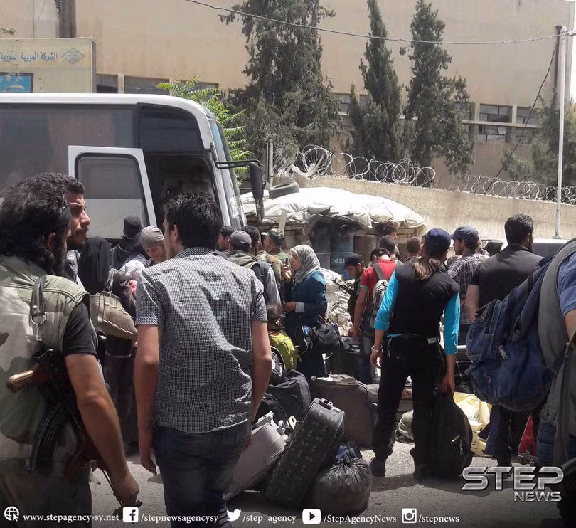 Nhóm chiến binh thánh chiến di tản từ Al-Qaboun về tỉnh Idlib