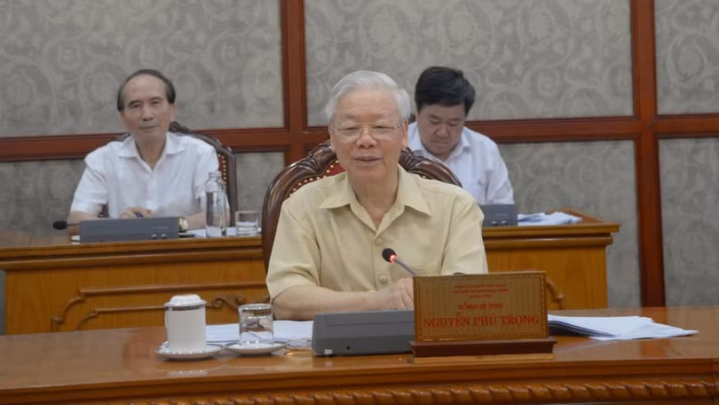 Tổng Bí thư Nguyễn Phú Trọng phát biểu tại cuộc họp chiều 25/6 của Bộ Chính trị (Ảnh: VGP)