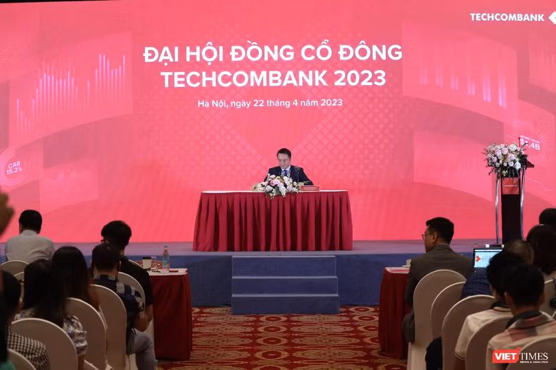 Ông Hồ Hùng Anh - Chủ tịch HĐQT Techcombank - làm chủ tọa đại hội