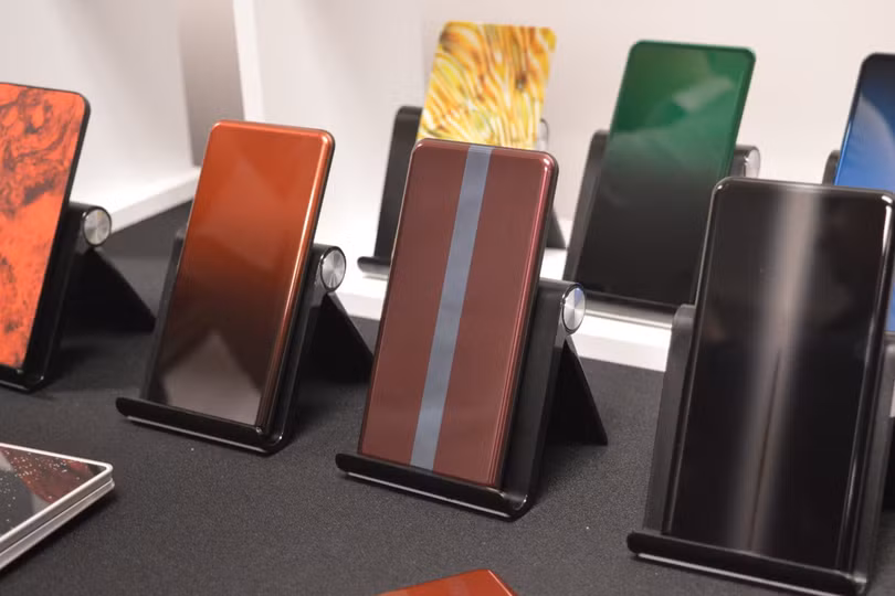 Kính cường lực Gorilla Glass có thể trang trí theo nhiều cách khác nhau. Ảnh: DT
