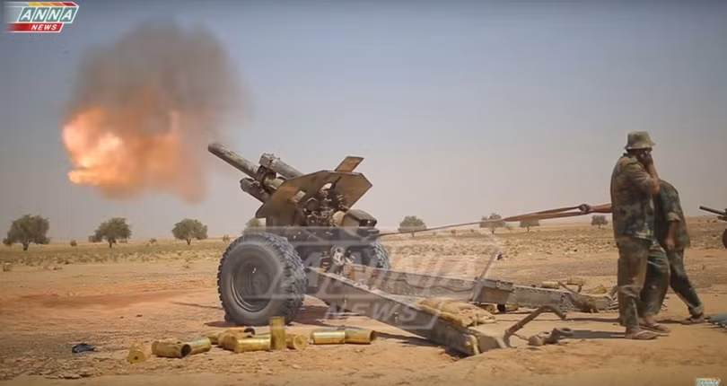 Binh sĩ quân đội Syria chiến đấu trên vùng sa mạc tỉnh Homs - ảnh video