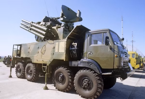 Tổ hợp tên lửa phòng không Pantsir - S1, vũ khí chủ lực bảo vệ căn cứ sân bay Khmeimim. Ảnh minh họa South Front