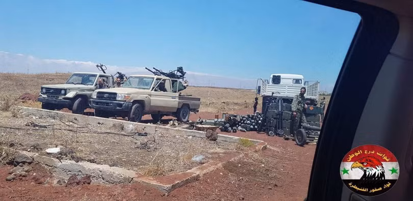 Những vũ khí lực lượng Hồi giáo cực đoan bàn giao cho quân đội Syria. Ảnh lữ đoàn Diều hâu Quneitra, NDF Những vũ khí lực lượng Hồi giáo cực đoan bàn giao cho quân đội Syria. Ảnh lữ đoàn Diều hâu Quneitra, NDF