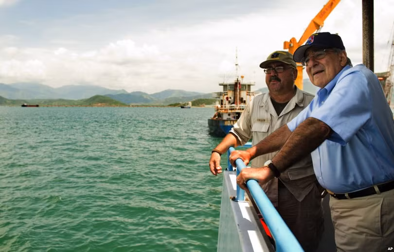 Bộ trưởng Quốc phòng Mỹ Panetta thăm vịnh Cam Ranh