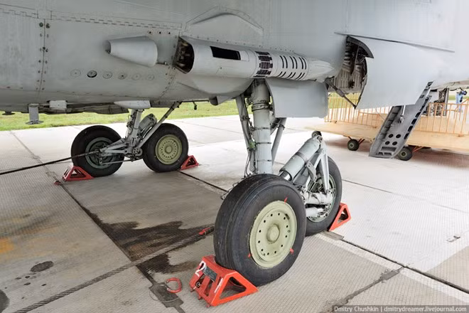 Khám phá bí mật siêu tiêm kích thống trị bầu trời MiG-31 ảnh 7