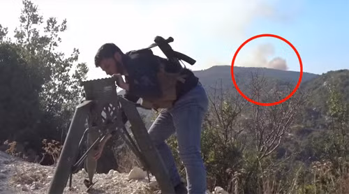 Phiến quân Syria triển khai tên lửa TOW gần nơi Su-24 rơi. Ảnh: RT Phiến quân Syria triển khai tên lửa TOW gần nơi Su-24 rơi. Ảnh: RT