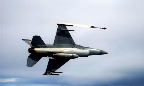 Chiến đấu cơ F-16C phóng tên lửa không đối không AIM-9 Sidewinder. Ảnh: Wikimedia