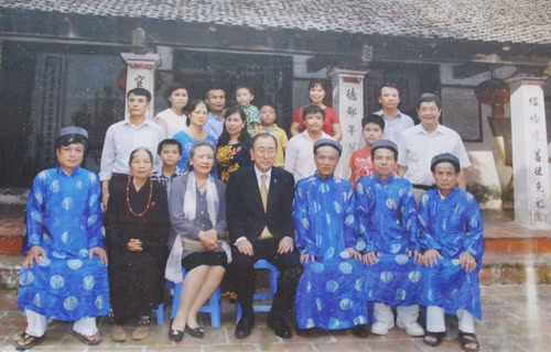 Liên Hợp Quốc xác nhận ông Ban Ki-moon thăm Việt Nam hồi tháng 5. Ảnh: Dòng họ Phan Huy cung cấp