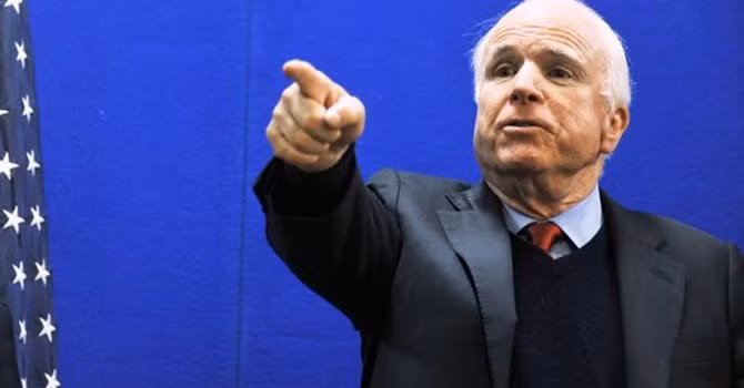 Thượng nghị sĩ John McCain.
