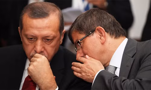 Tổng thổng Thổ Nhĩ KỲ Raccep Tayyip Erdogan (trái) và Thủ tướng Ahmed Davutoglu. Ảnh: Sigmalive Tổng thổng Thổ Nhĩ KỲ Raccep Tayyip Erdogan (trái) và Thủ tướng Ahmed Davutoglu. Ảnh: Sigmalive