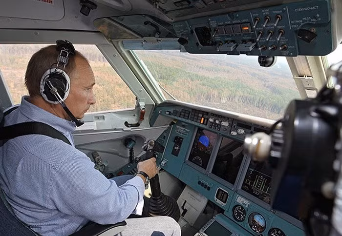 Putin “quyền lực nhất” thế giới và những khoảnh khắc sức mạnh ảnh 10 Putin “quyền lực nhất” thế giới và những khoảnh khắc sức mạnh ảnh 10