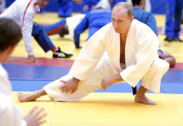 Putin “quyền lực nhất” thế giới và những khoảnh khắc sức mạnh ảnh 6 Putin “quyền lực nhất” thế giới và những khoảnh khắc sức mạnh ảnh 6
