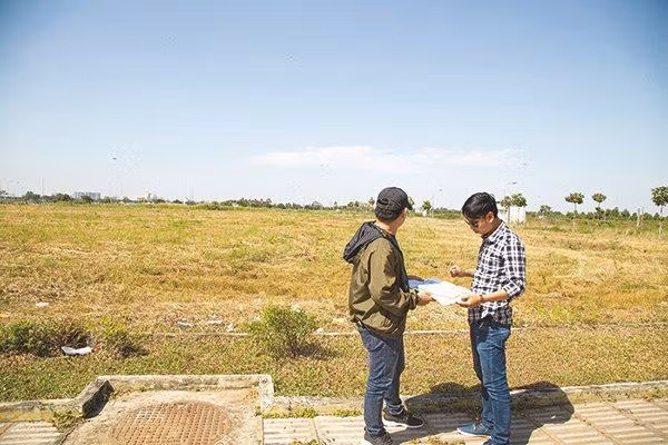 Giá đất ở những địa phương giáp ranh với TPHCM đều tăng khoảng gấp đôi trong năm. Ảnh: HOÀNG TÂN Giá đất ở những địa phương giáp ranh với TPHCM đều tăng khoảng gấp đôi trong năm. Ảnh: HOÀNG TÂN